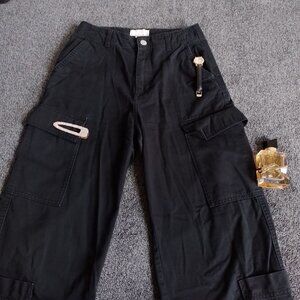 ✨ H&M Black Cargo Pants ✨